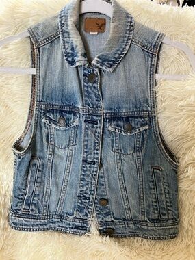 American Eagle Outfitters Light Wash Denim Vest
